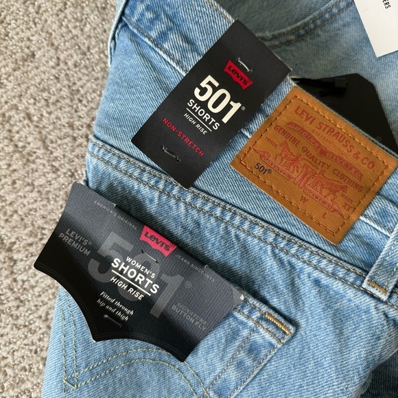 NWT Levi’s 501 High Rise Denim Shorts - Picture 3 of 5